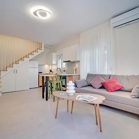 Two Levels Appartement Peraía